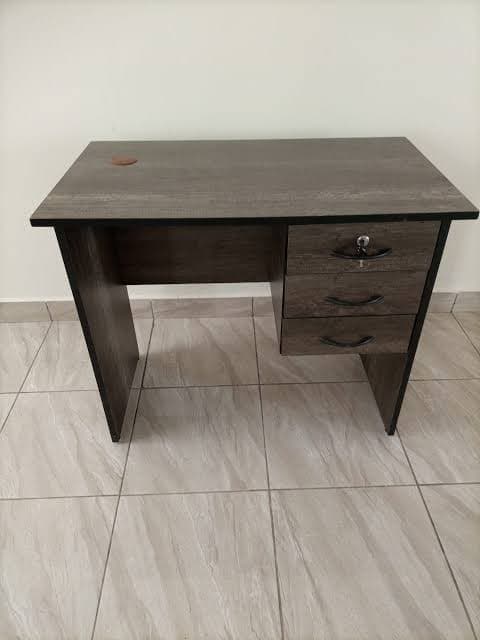 Office desk with drawers for sell